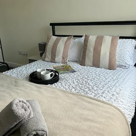 Birks Terrace - 2 Bedroom - Sleeps 4 *