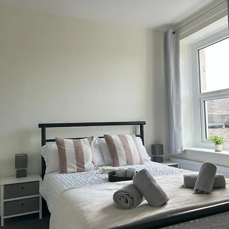 Birks Terrace - 2 Bedroom - Sleeps 4 아파트 클리터 무어