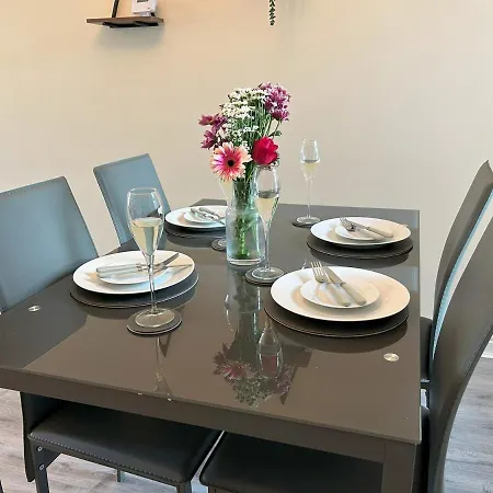 Birks Terrace - 2 Bedroom - Sleeps 4 아파트 *
