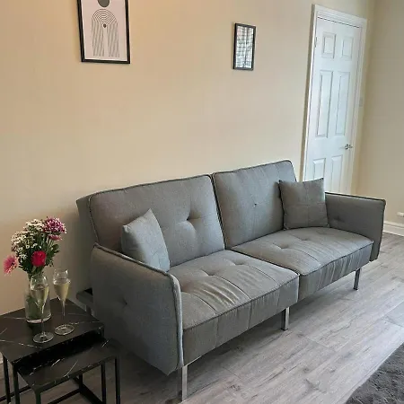 Birks Terrace - 2 Bedroom - Sleeps 4 *